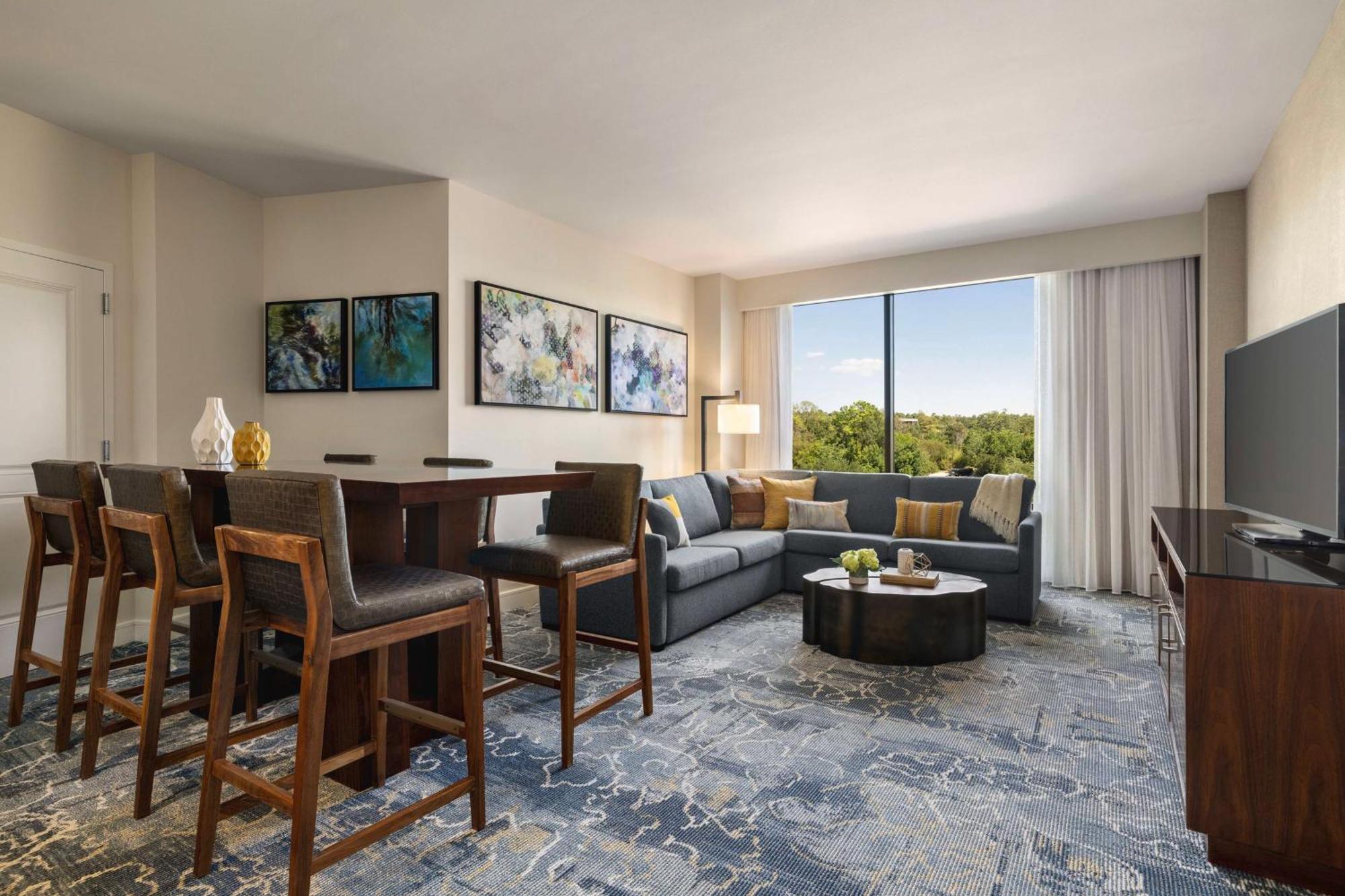 Resort Resort, Curio Collection By Hilton The Woodlands