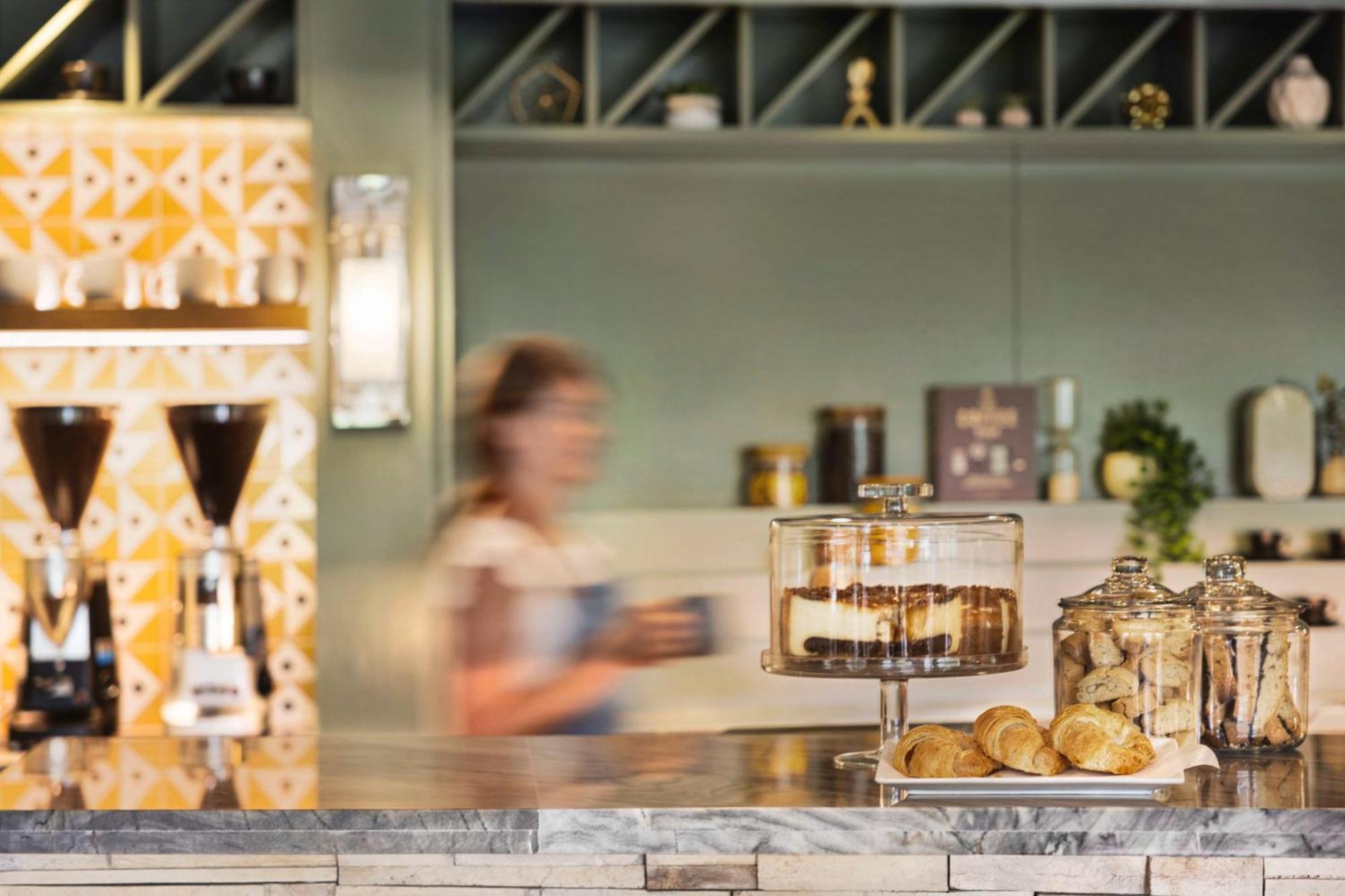 Resort, Curio Collection By Hilton Resort The Woodlands